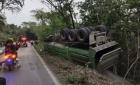 Cae trailer a barranco a más de 20 metros en Tantoyuquita