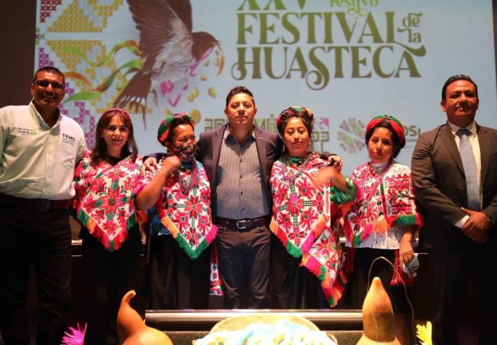 Presenta Gallardo XXV festival de la Huasteca