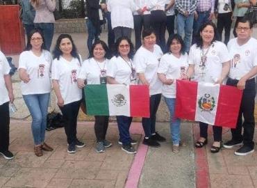 Docentes reciben maestros de Perú