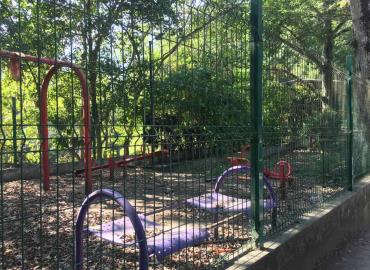 Parque infantil abandonado