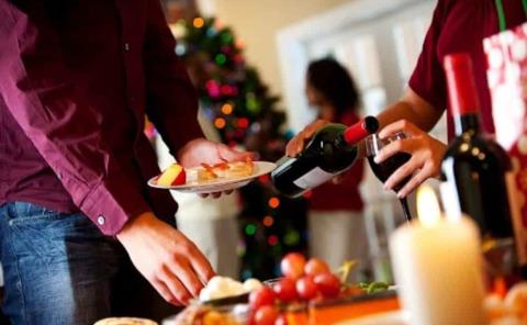 Desenfreno en Navidad e impera el alcohol; olvidan familias el verdadero objetivo
