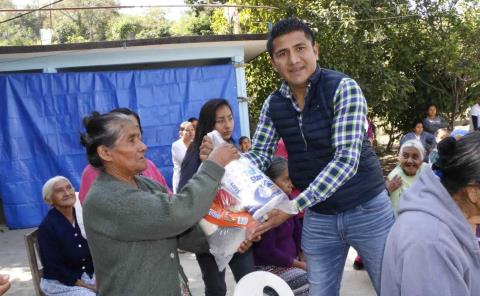 Goyo Cruz entregó apoyo alimentario 
