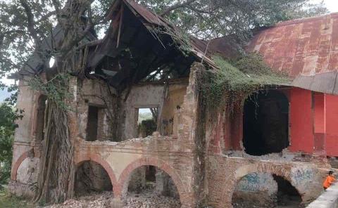 Casa Hacienda Rascón se cae 
