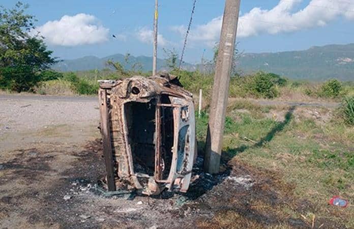 Se incendia auto en Pisaflores; chofer logró salir a tiempo